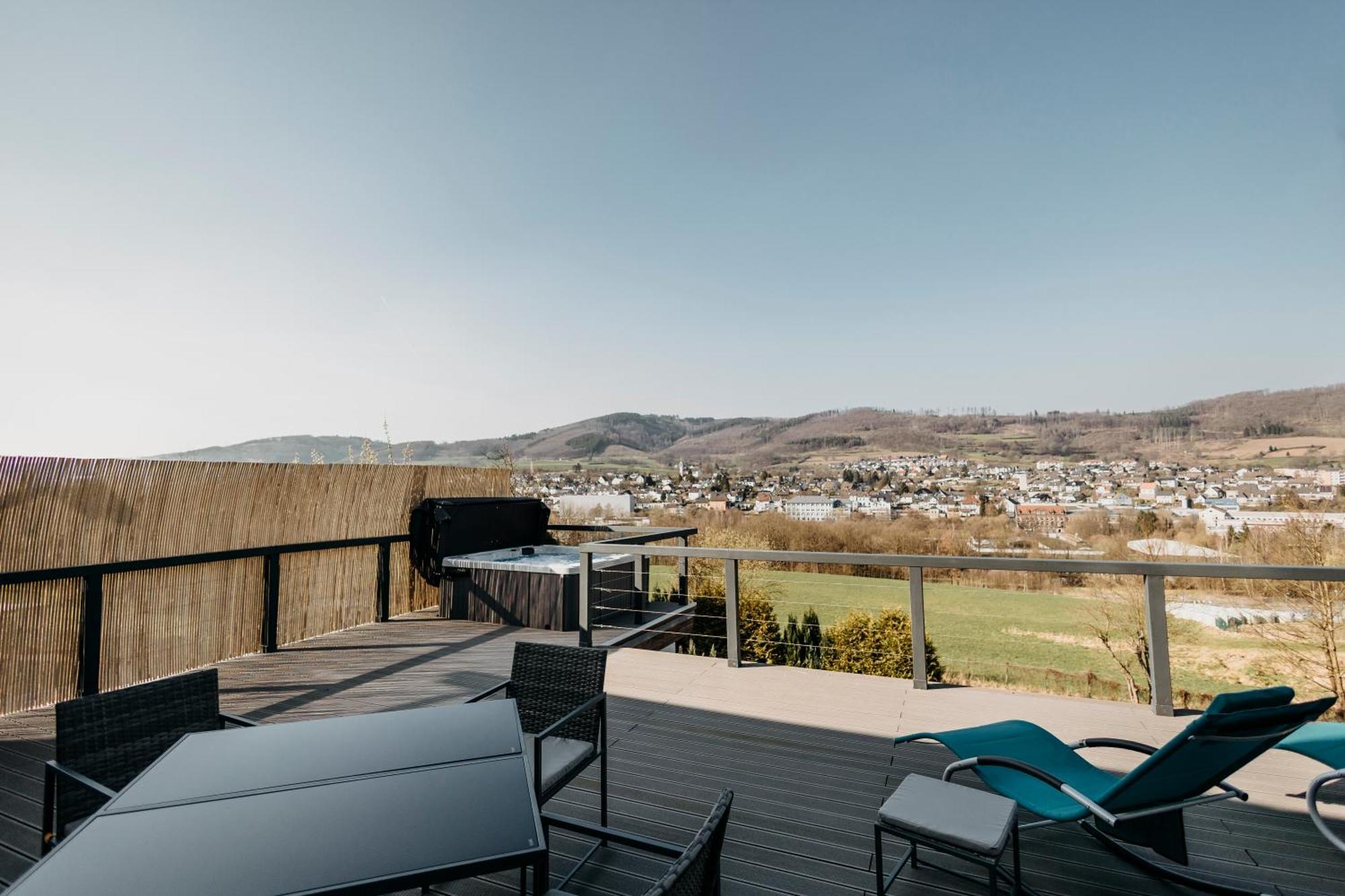 Traumwohnung Mit Sauna, Whirlpool & Wunderschoener Aussicht Plettenberg Extérieur photo
