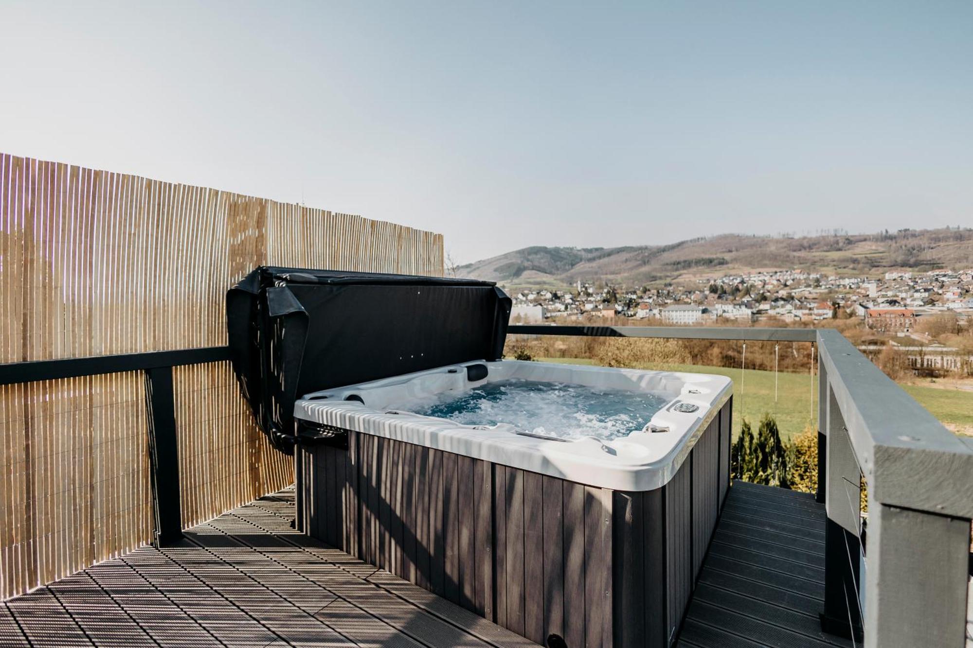 Traumwohnung Mit Sauna, Whirlpool & Wunderschoener Aussicht Plettenberg Extérieur photo